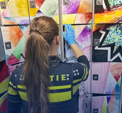 Zakjes hennep en klapmesje duiken op bij kluiscontrole bij Bravo! College in Budel