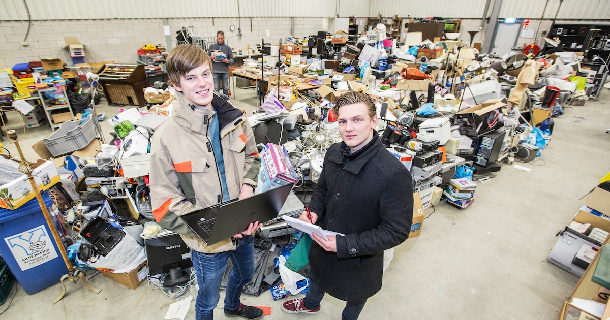Studenten bestuderen logistiek proces van succesvolle kringloopwinkel ...