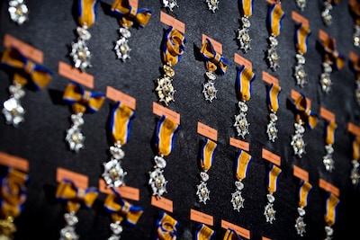 Lintjes in Deventer | Deze negentien vrijwilligers uit Deventer en omgeving krijgen een koninklijke 