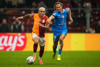 galatasaray-s-lucas-torreira-left-and-atletico-madrid-s-marcos-llorente-vie-for-the-ball-during-a-champions-league-opening-phase-soccer-match-between-galatasaray-and-atletico-madrid-in-istanbul-wednesday-jan-21-2026-ap-photo-emrah-gurel