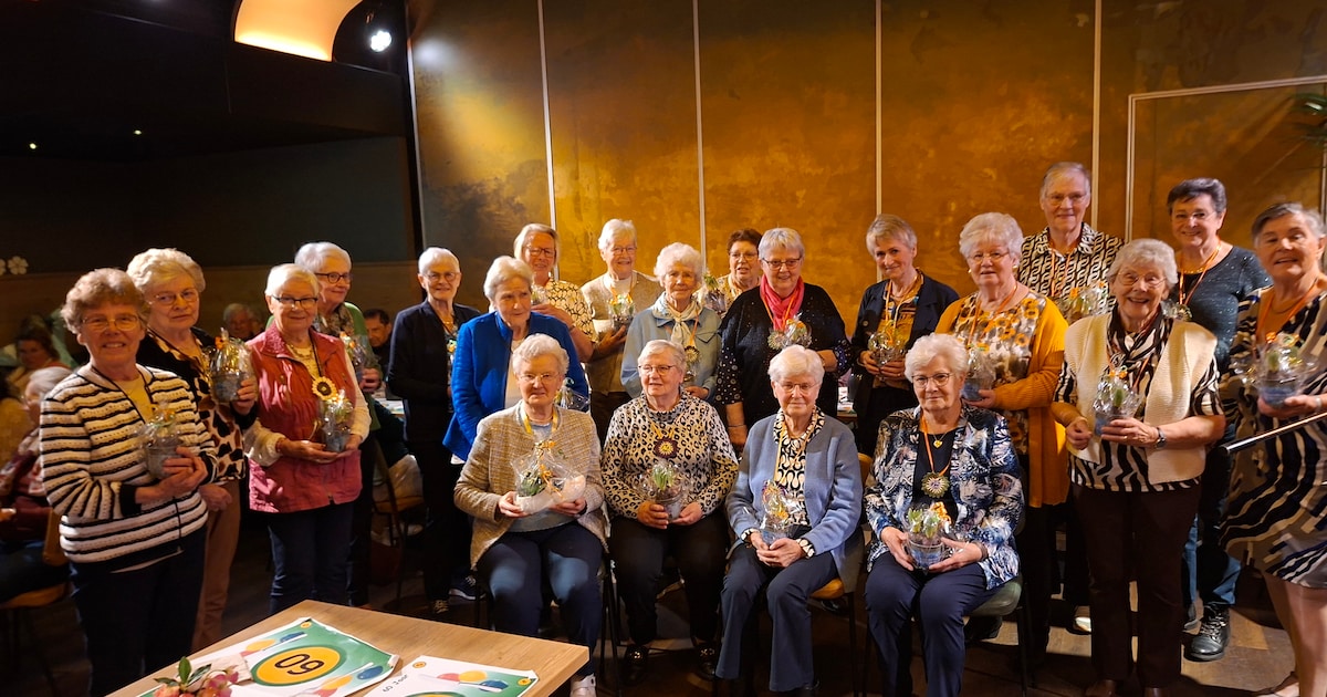 Lenie Goris al 60 jaar lid van jubilerend ZijActief en Oranjestoet door Babberich
