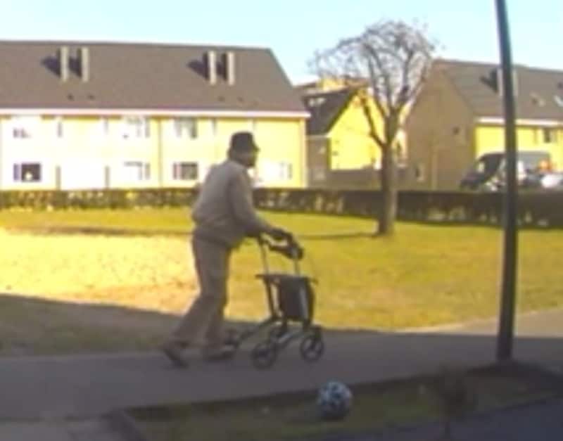 Op beelden van een videodeurbel was een man met rollator te zien. Volgens het OM ging het hier om een voorverkenning op de dag voor de moorden.