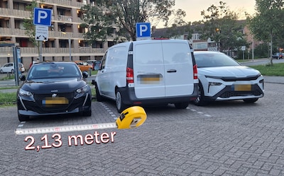 Deze parkeervakken in Amersfoort zijn 37 centimeter te smal, bewoners balen van schade