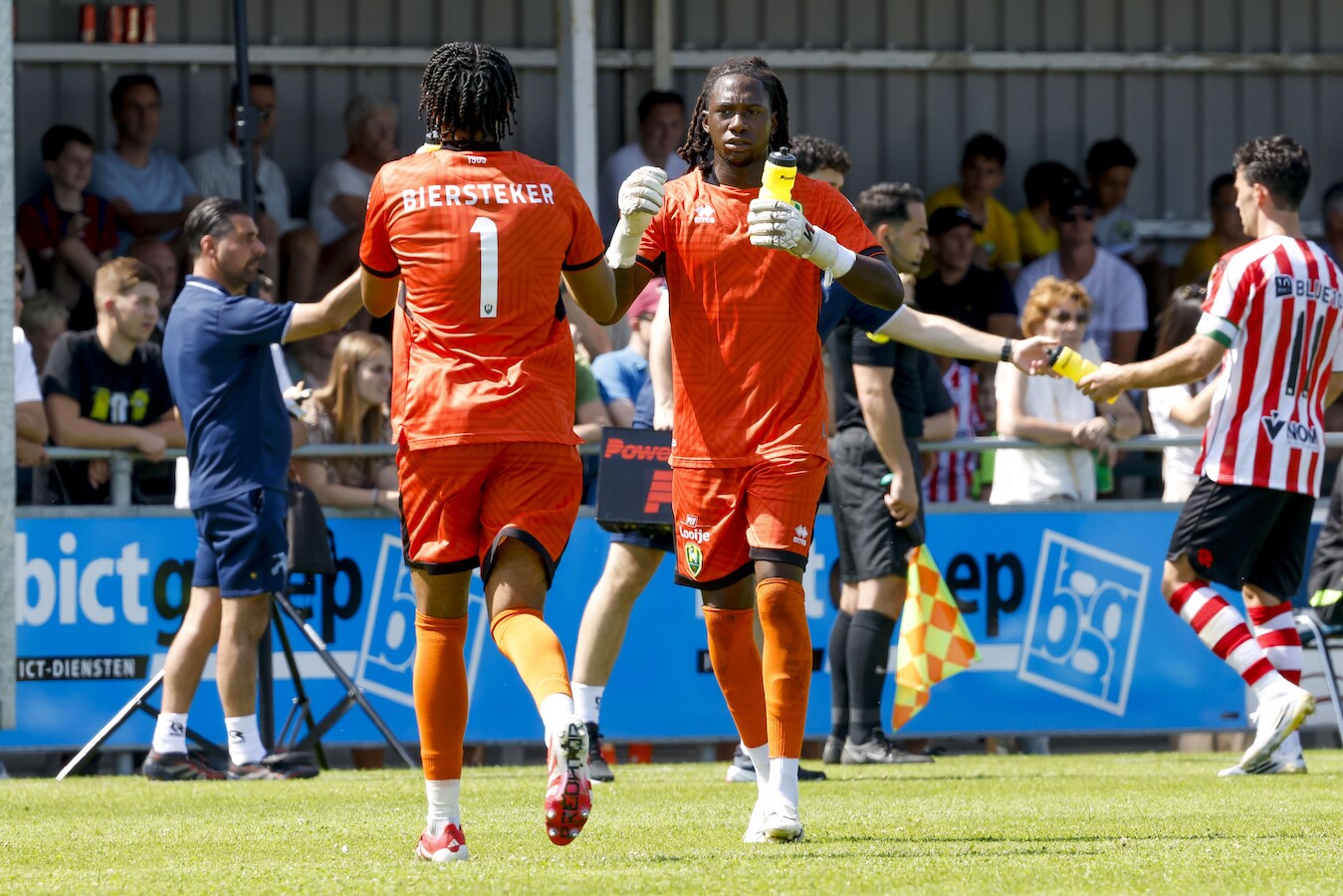 Talentvolle doelman ADO Den Haag geadopteerd als baby: ‘Als ik anderen ...