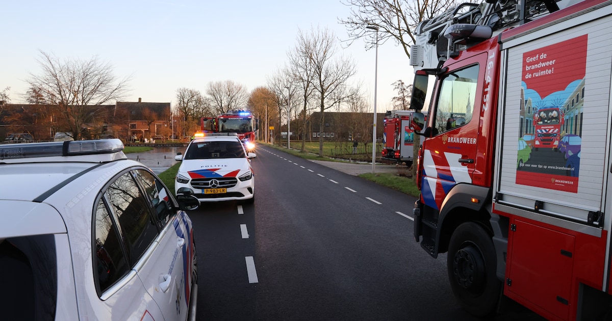 Brandweer groots ingezet voor brand in loods in Leiderdorp, maar treft een vuurkorf