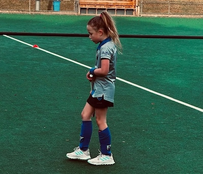 Ernstig zieke hockeyer Puck (9) heeft een grote wens, maar die is haar afgepakt: ‘Ze is echt uit dat team gezet’