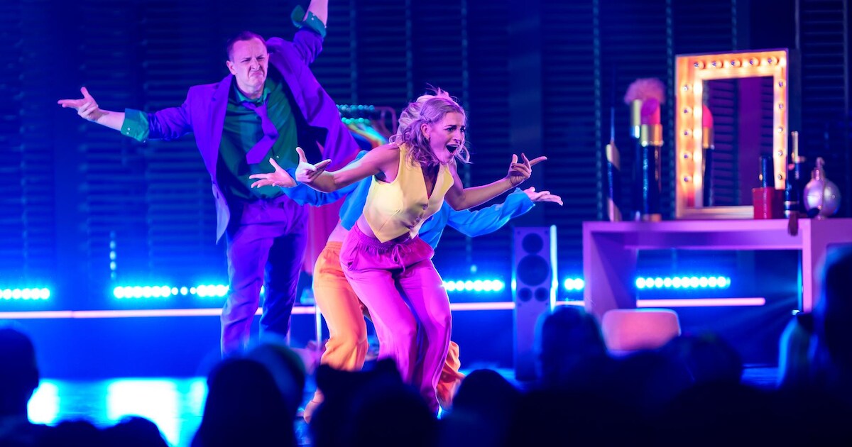 Sophie uit Nieuw-Vennep en India uit Den Haag in Project Dans