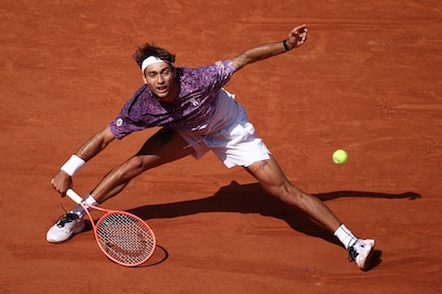 Cobolli toont veerkracht en pakt set, Zverev jaagt in vierde