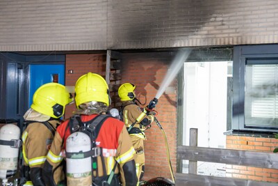 Explosie veroorzaakt brand in woning Rotterdam, politie zoekt getuigen