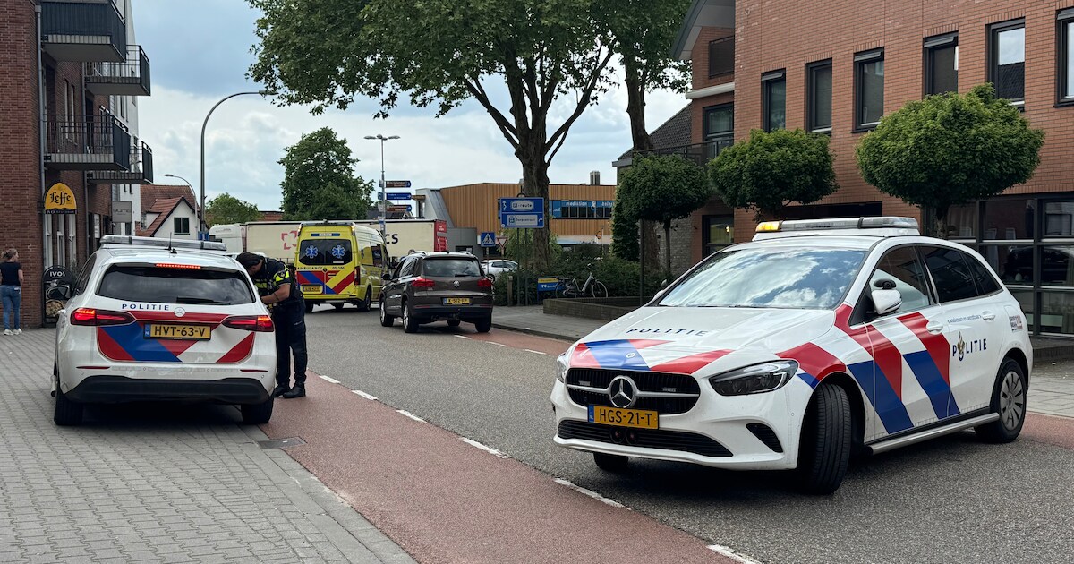 Fietser gewond bij aanrijding met auto op Stationsstraat in Holten