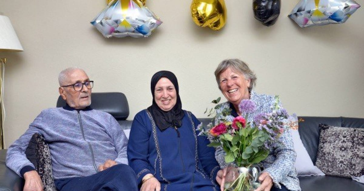 Burgemeester Westerlaken feliciteert 60-jarig bruidspaar in Lopik