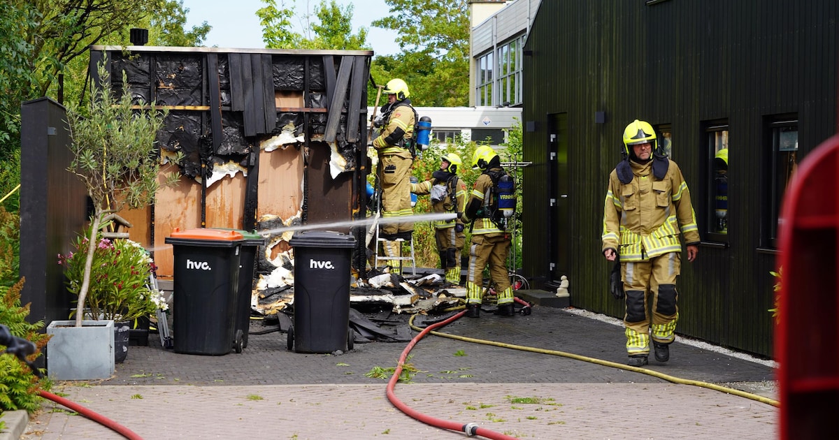 Schuur verwoest door felle brand in Andijk