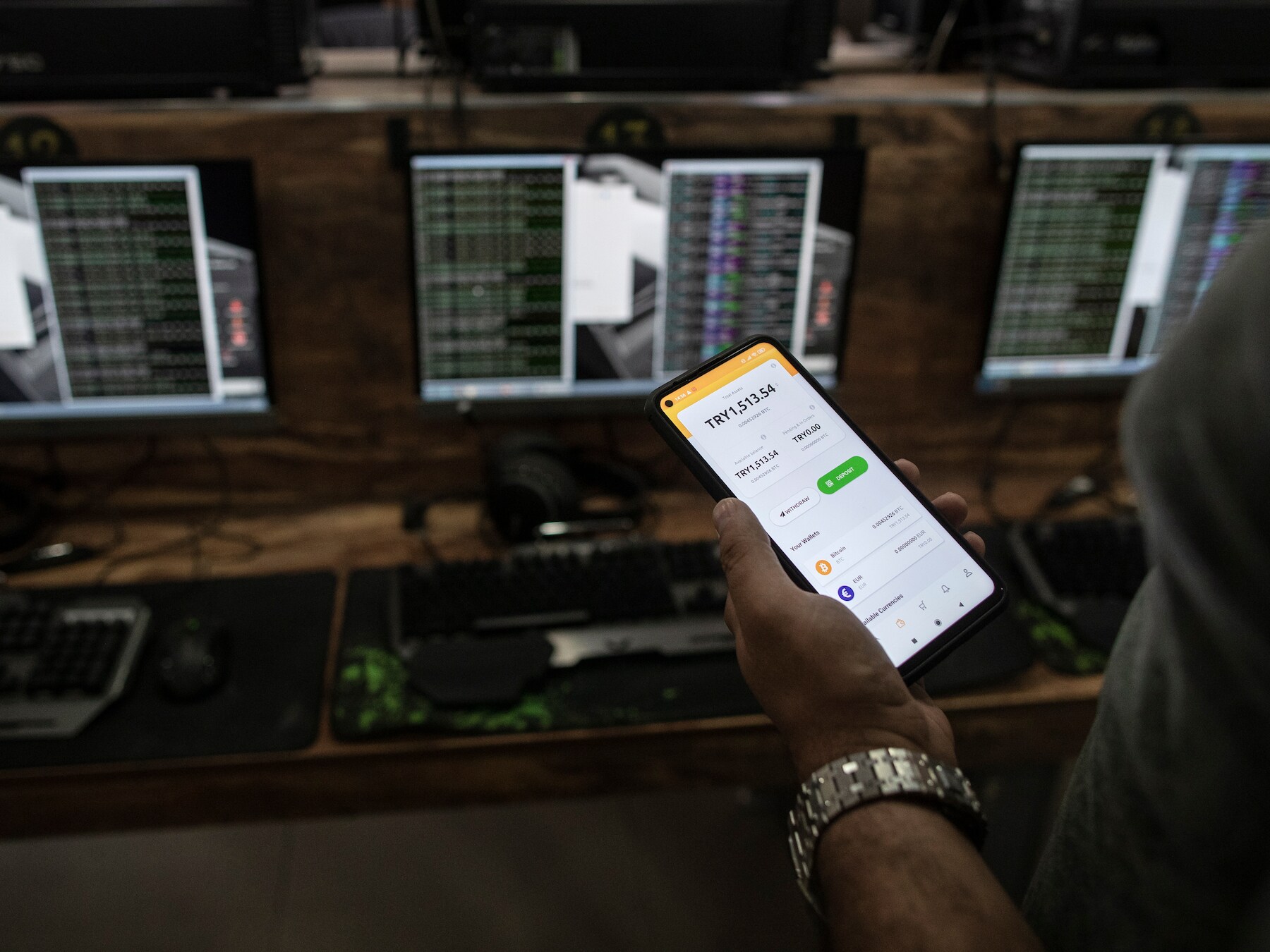 Bitcoin-pionier (41) verdronken in Costa Rica, mogelijk 1 miljard dollar  verdwenen | Economie | AD.nl