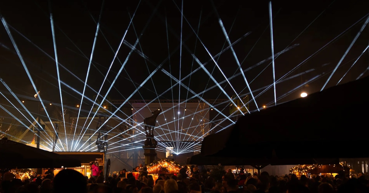 Feestelijke opening Schaatsbaan Purmerend met lichtshow