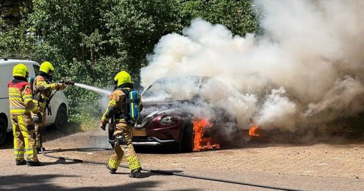 Auto brandt uit op Veliahof in Maastricht