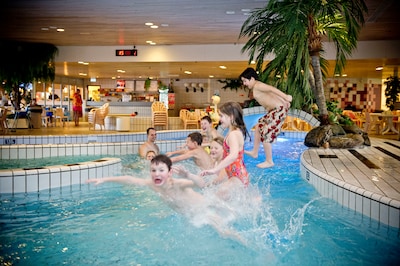 Verouderd zwembad De Kolk in Wierden wacht grote renovatie