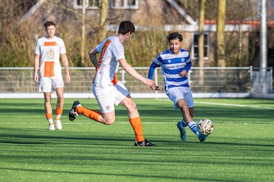 Voetballer Ismail Bouyardane (21) maakt weer fraaie transfer: in no time van vijfde- naar eerste kla