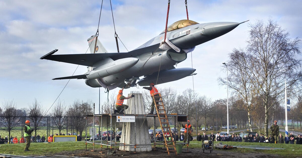 Oorlogswapen J-246 landt nog één keer | Nieuws | AD.nl