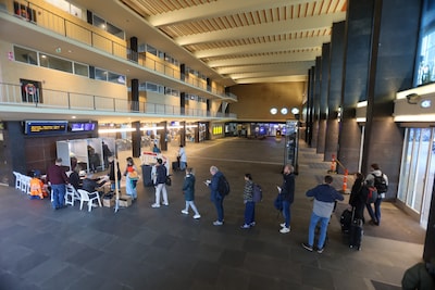 LIVE Verkiezingen 2026 | De stembus is geopend, in de rij op het station in Eindhoven