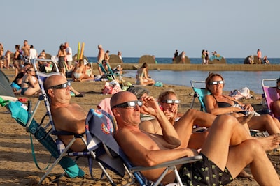 Spanje beleeft magie van totale eclips: druk strand bij Barcelona valt halve minuut lang volledig stil