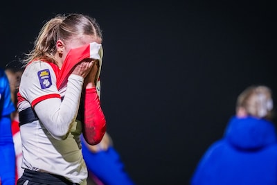 rotterdam-28-01-2026-sportcomplex-varkenoord-season-2025-2026-dutch-knvb-beker-football-quarter-final-match-between-feyenoord-and-az-women-picture-shows-feyenoord-player-noelle-van-der-sluijs-dejected-after-lose-the-match
