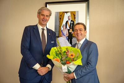Michel Bezuijen nu ook beëdigd: burgemeester mag zes jaar door in Zoetermeer