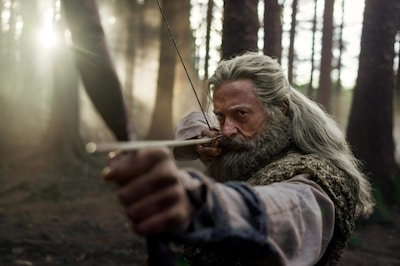 Geen nobele volksheld meer, maar een opgejaagde zwerver: Hugh Jackman sloopt mythe van Robin Hood