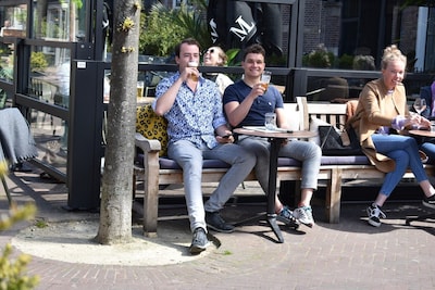 This is how much you pay for a round on a Haarlem terrace