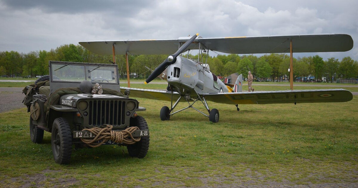 Vliegend Museum Seppe houdt evenement met historische vliegtuigen op Breda Airport in Bosschenhoofd