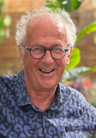 Een vol theater neemt afscheid van Jan (75): ‘Hij had zo’n rijk sociaal leven’