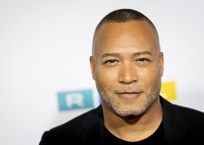 Acteur Everon Jackson Hooi (43) verruilt Rotterdam na bijna twintig jaar voor Amsterdam: ‘Het werd tijd’
