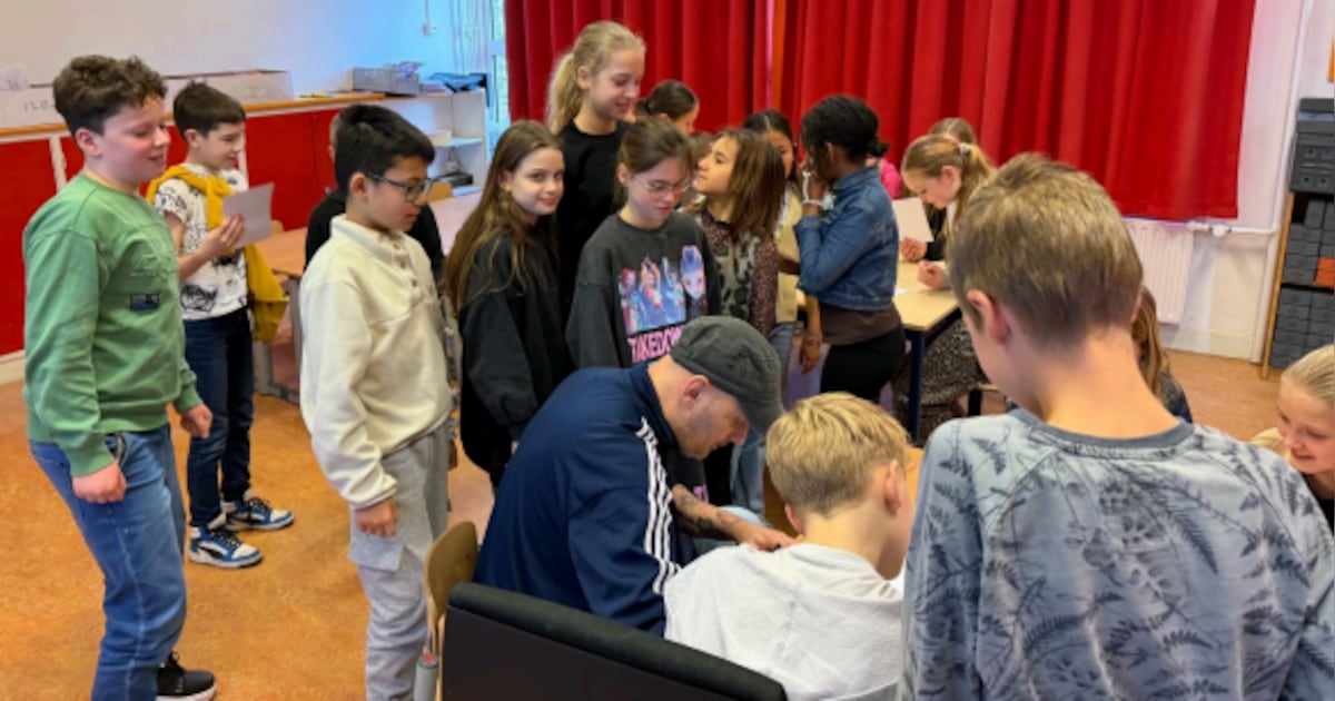 Schrijver Pieter Koolwijk bezoekt basisschool in Zwammerdam