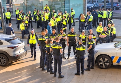 Nieuw wapen NS in strijd tegen zwartrijders: alle treinen stil en met tientallen controleurs door co