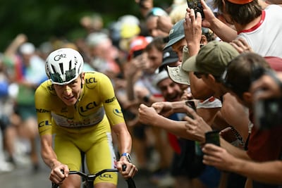 Tadej Pogacar deelt nieuwe tik uit na late aanval: geletruidrager wint ook zware Vogezenrit in Tour de France