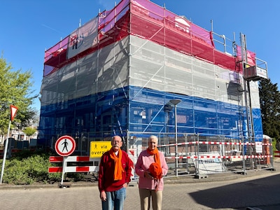 Hans en Joke uit Zwolle wonen misschien wel achter de grootste vlag van Nederland