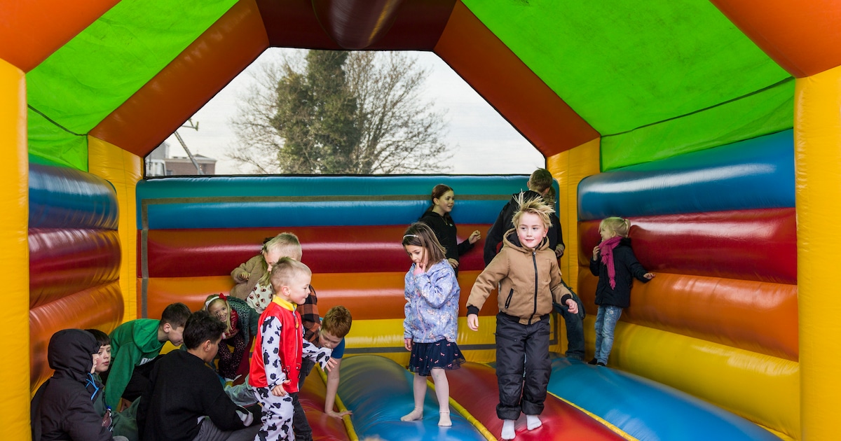 Springkussen en mascottes bij Kids Feestival in Eemnes