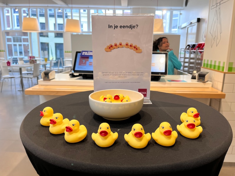 in-je-eendje-actie-bij-de-hema-om-eenzaamheid-te-doorbreken