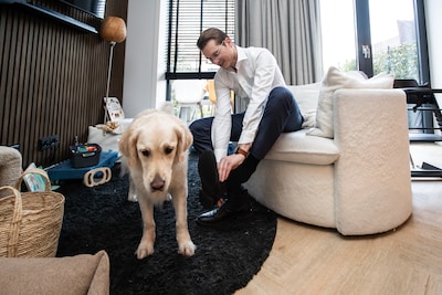 Saturday a dad in socks, Monday Derksen's target: the bizarre whirlwind week of Minister Jaimi (34)