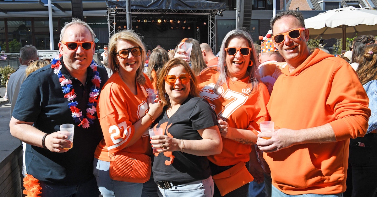 Van Wilhelmus tot Foute Party: in Oisterwijk pieken ze vroeg op Koningsavond