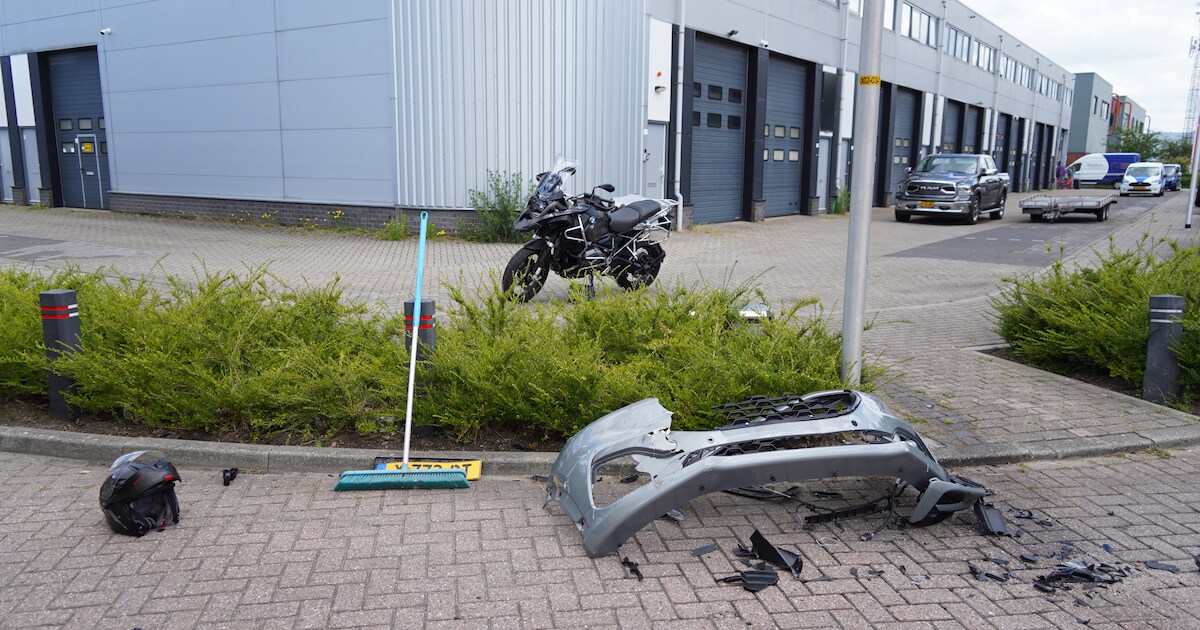 Motorrijder naar ziekenhuis afgevoerd na aanrijding aan Lorentzstraat in Bleiswijk