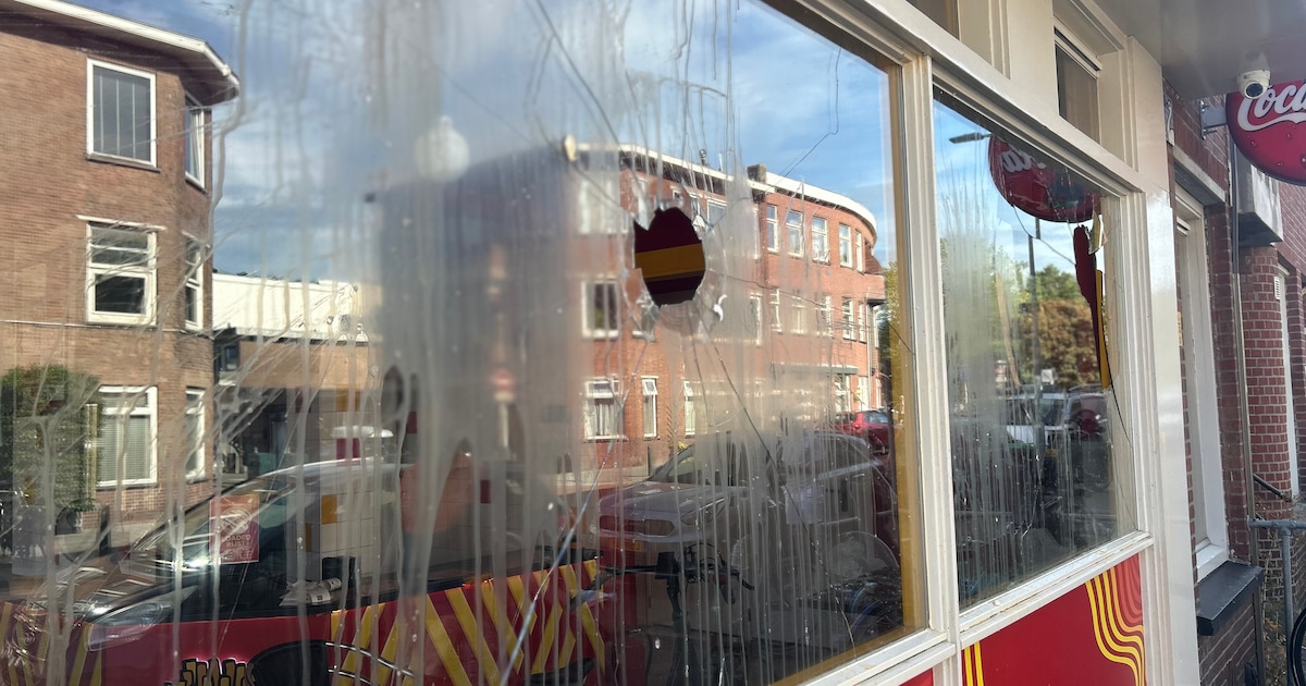 Wéér bekogeling snackbar van ex-vluchteling Zuhair in Duindorp, burgemeester neemt maatregelen
