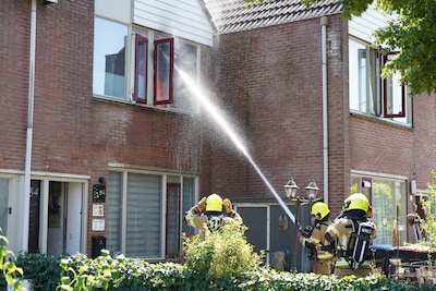 Buurtbewoners zetten tuinslag in voor woningbrand in Druten
