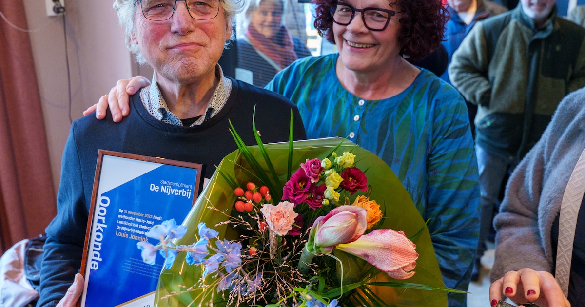 Hengelo eert Louis Jannink met De Nijverbij: ‘Hij zegt nooit nee en staat altijd klaar’