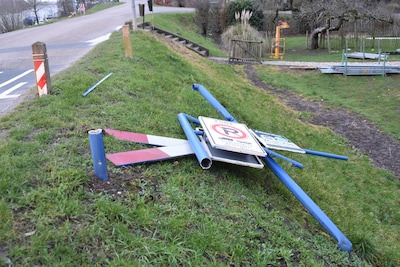 Plaatsnaamborden vernield in Nederhemert-Noord, dorpsraad wil aangifte doen