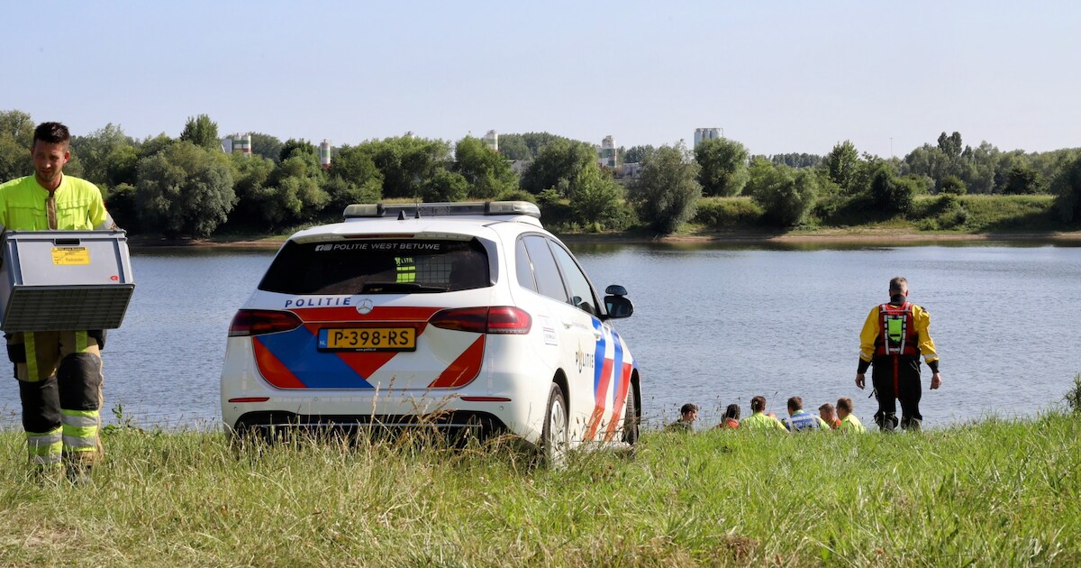 Man (29) uit Fijnaart verdronken in recreatieplas in Ochten | Foto