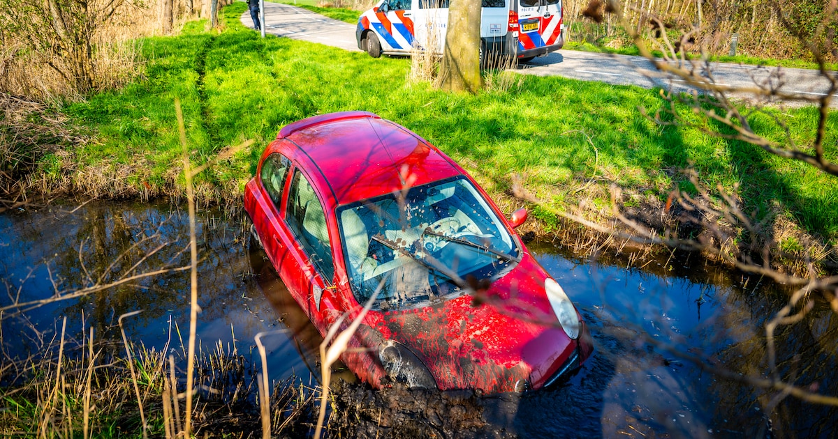 Auto in sloot in Bodegraven aangetroffen
