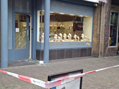 Overval met schoten op juwelier in drukke winkelstraat zorgt voor paniek: ‘Levensgevaarlijk’