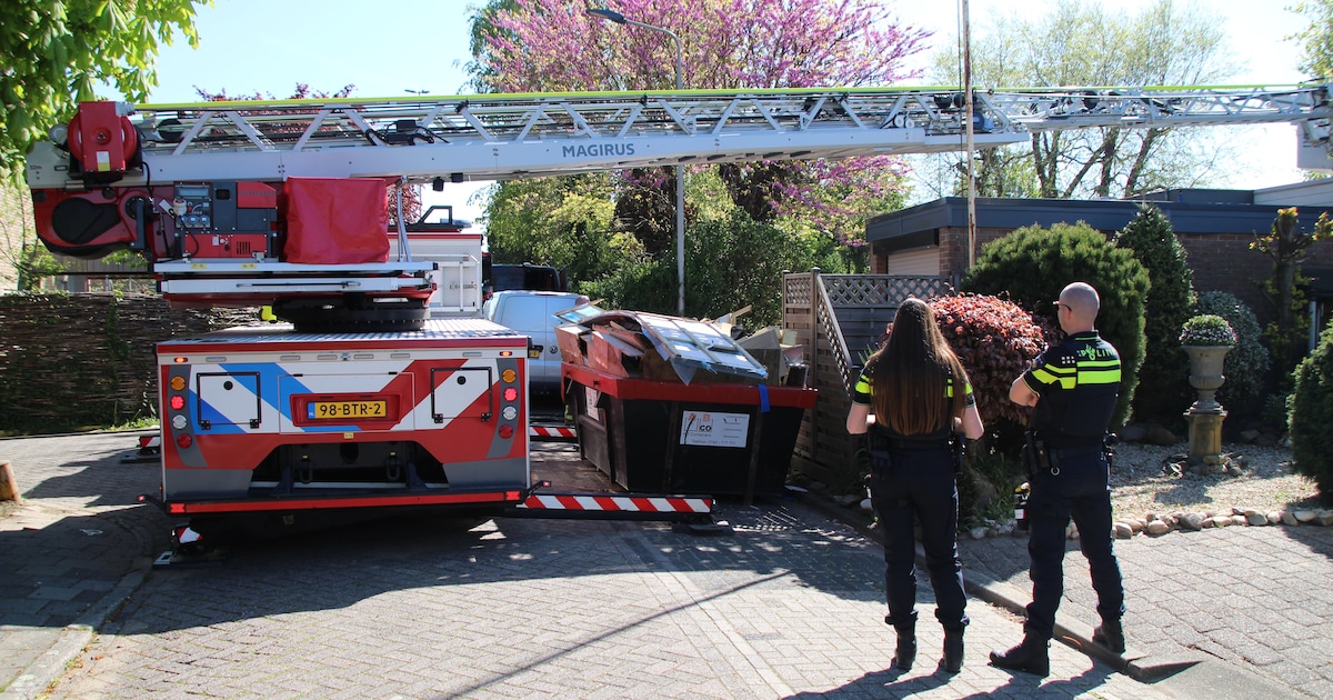Dakbrand bij woning in Klaaswaal snel onder controle