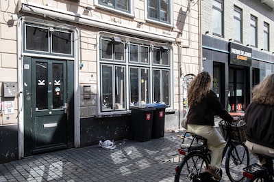 Biertje, bruine kroegsfeer en live rock: Marcel (58) opent nieuwe zaak op plek van Klubcafé