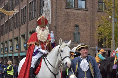 Get your pepernoten ready: this is the day Sinterklaas arrives in Amsterdam